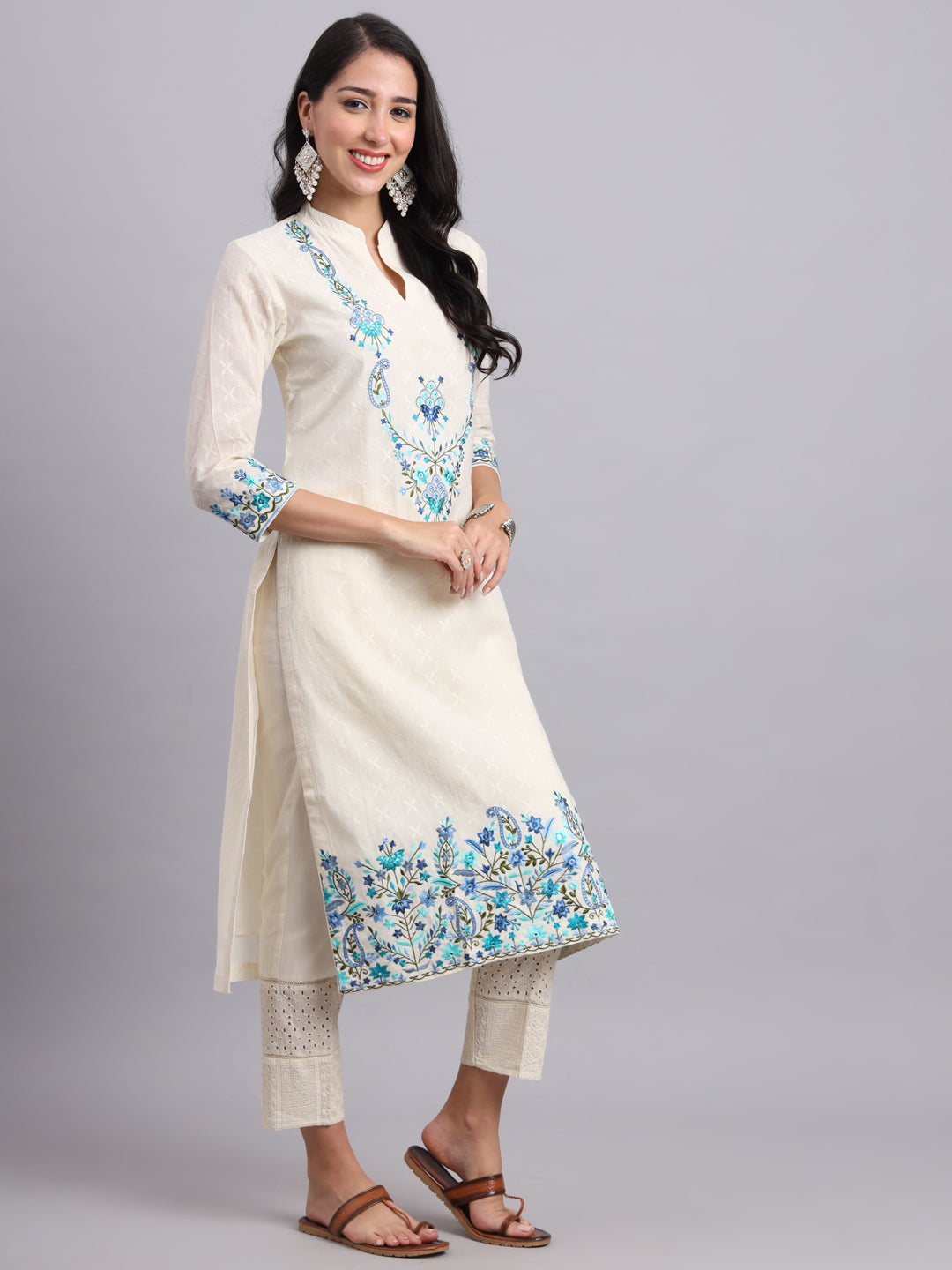 Kashmeeri Kurta – Elegant Embroidered Kurta for Festive Days