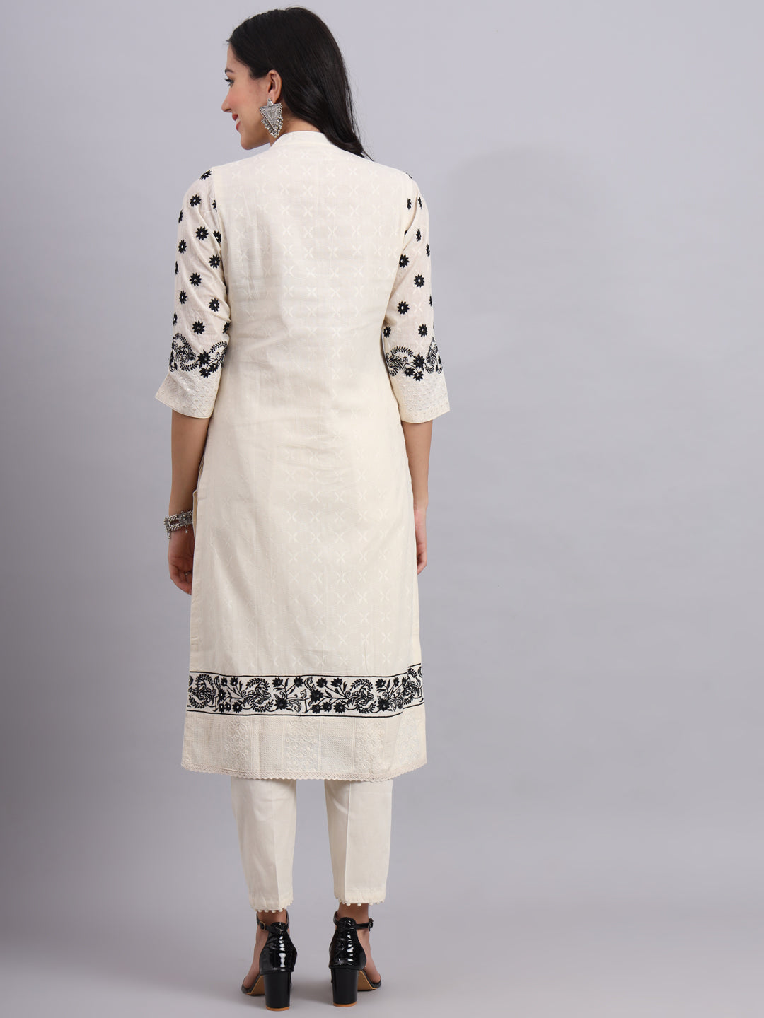 Comfortable Black Yog Kurta Set for Women – Perfect for Yoga
