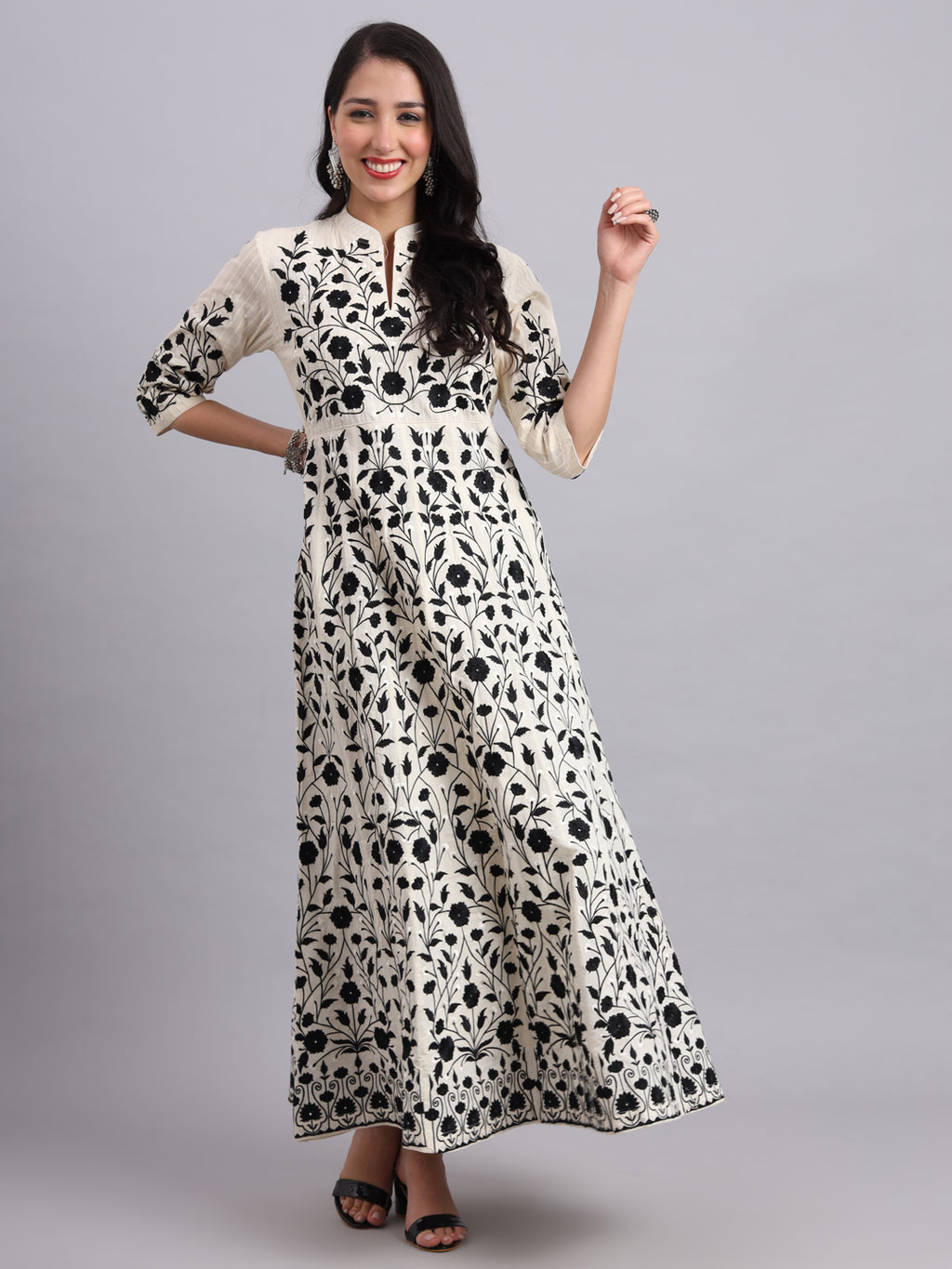 Royal Kashmiri Black Kurta Set – Traditional Kashmiri Embroidery for Weddings