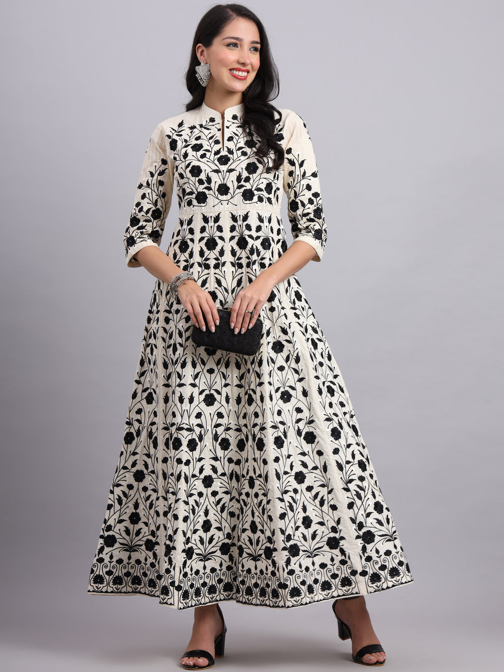 Royal Kashmiri Black Kurta Set – Traditional Kashmiri Embroidery for Weddings