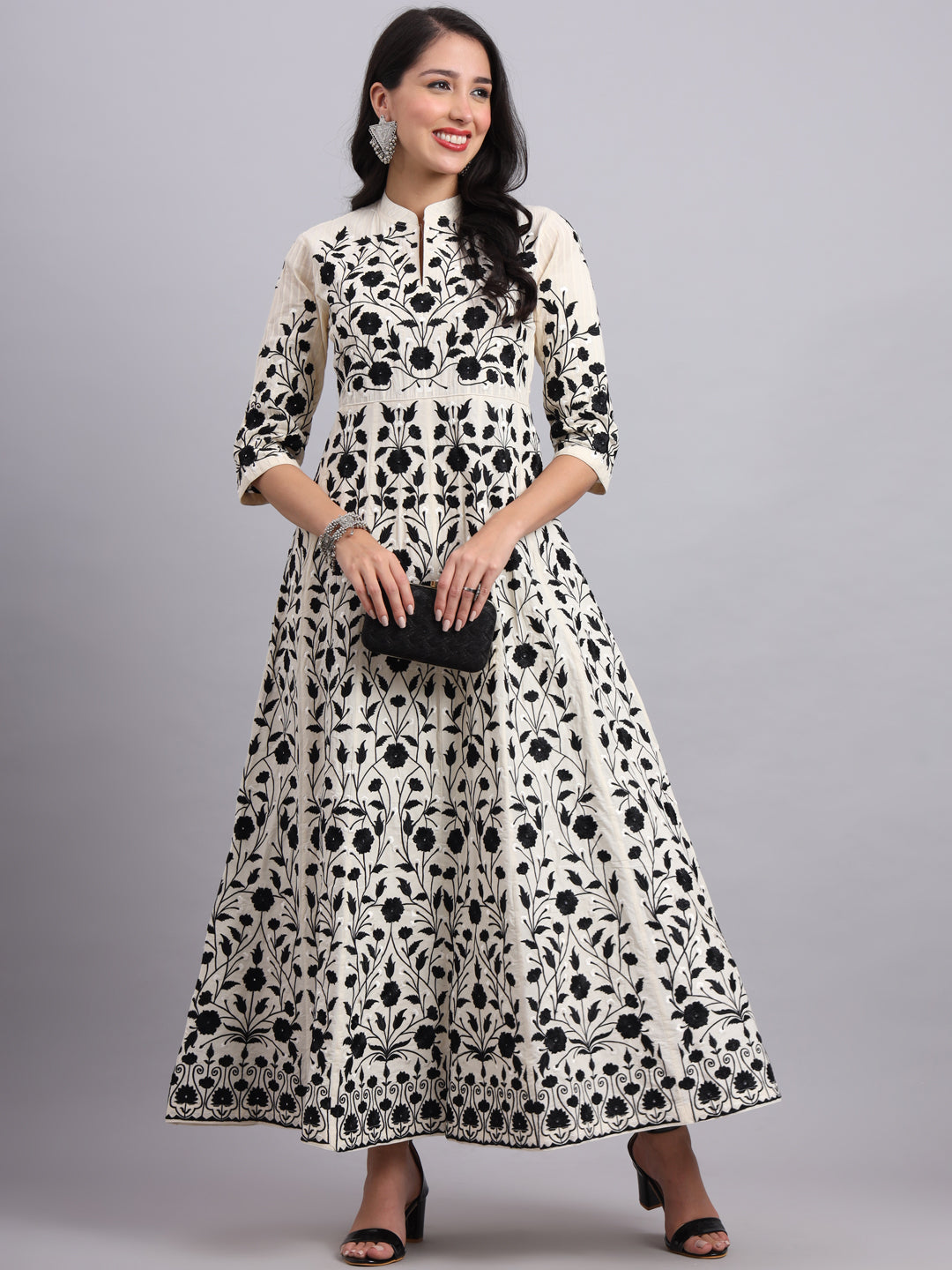 Royal Kashmiri Black Kurta Set – Traditional Kashmiri Embroidery for Weddings