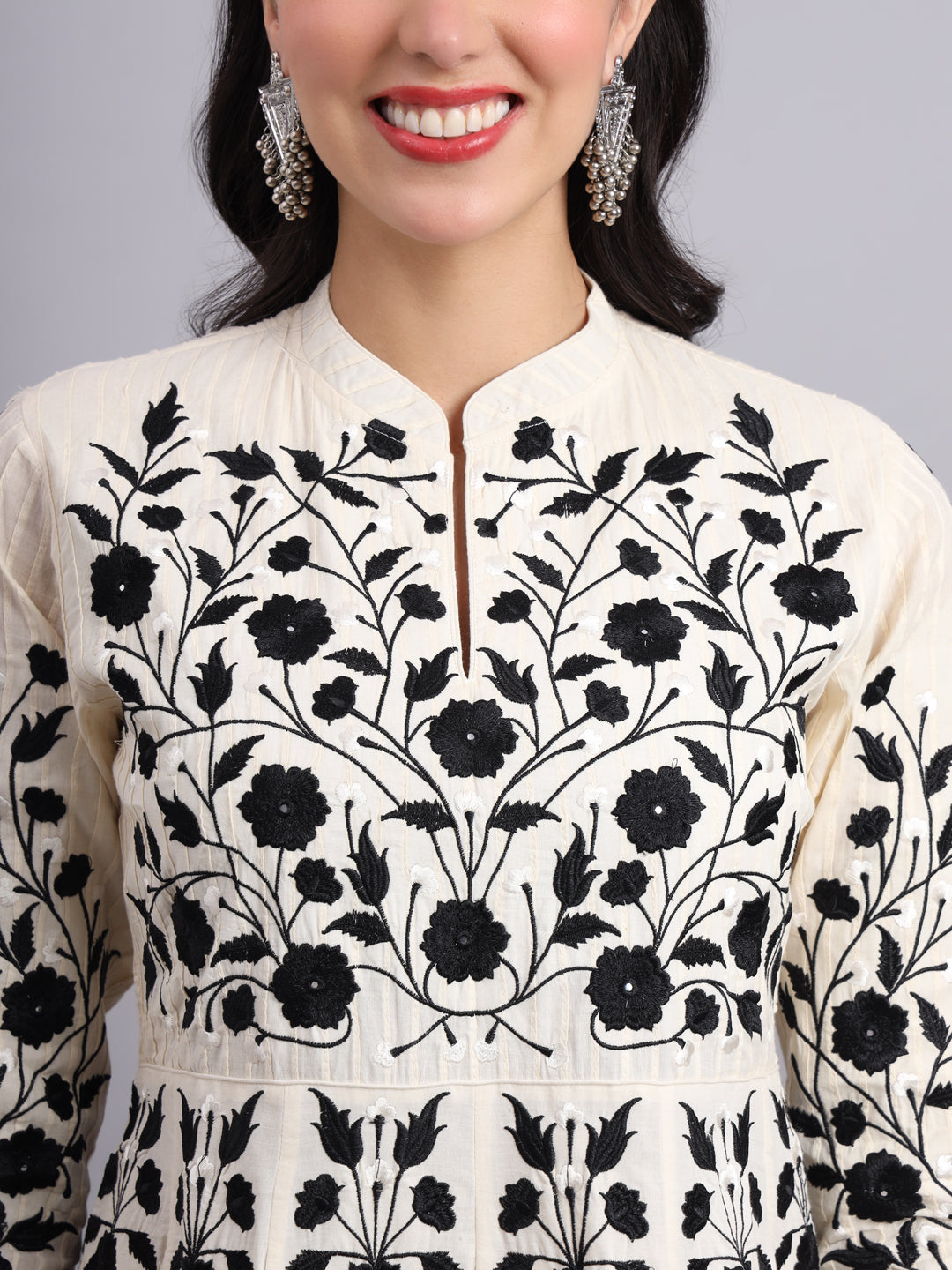 Royal Kashmiri Black Kurta Set – Traditional Kashmiri Embroidery for Weddings