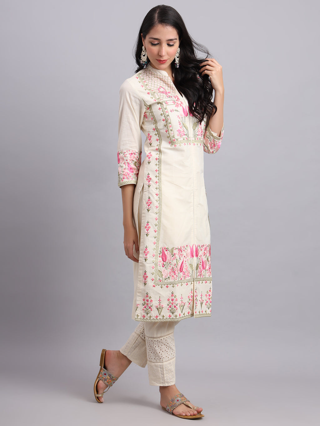 Floral Embroidered Kurta Set – Elegant Pink Floral Design